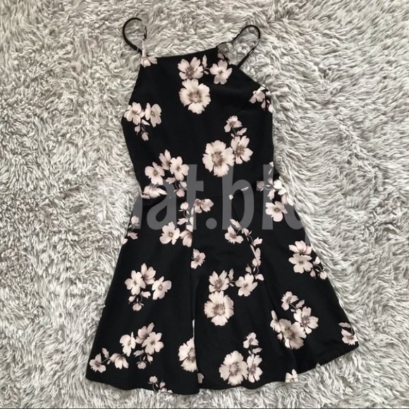 Brandy Melville Dresses & Skirts - Brandy Melville Floral Kristen Open Back Dress